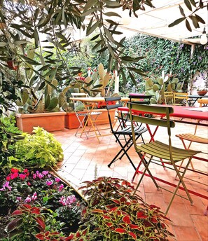 Terrace/patio - La Foresteria Garden Boutique B&B (Catania)