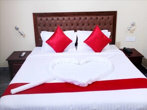 Deluxe Double Room, 1 Queen Bed, Non Smoking | Soundproofing, rollaway beds, free WiFi, wheelchair access