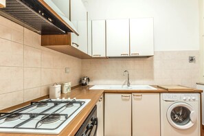 Apartment, 3 Bedrooms | Private kitchen | Full-size fridge, oven, stovetop