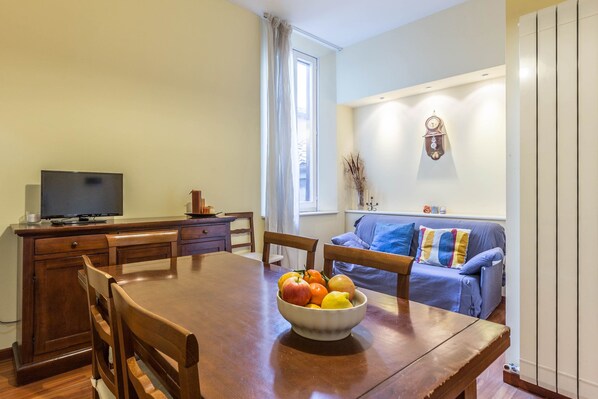 Apartment, 3 Bedrooms | In-room dining