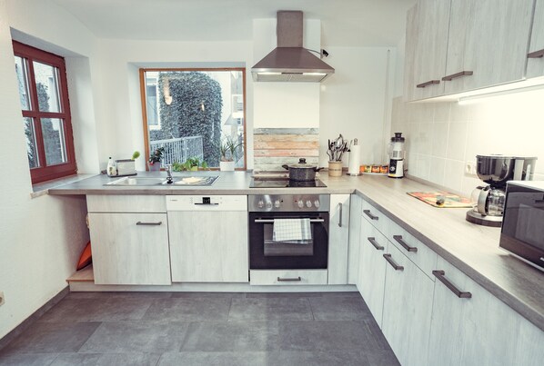 大型雪櫃/冰箱、公共區域設有微波爐、咖啡機/沖茶器、電熱水壺