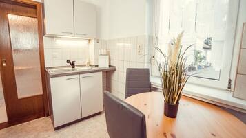 Apartment, 2 Schlafzimmer, Küche | Essbereich im Zimmer