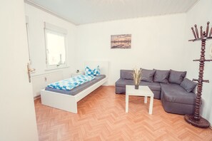 Apartment, 2 Bedrooms, Kitchen | Living area | Flat-screen TV - Auberge Leipzig (Leipzig)