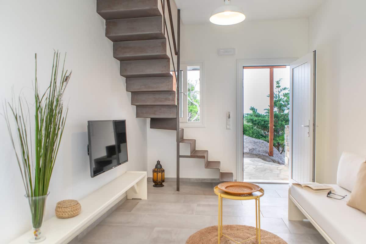 Panoramic Duplex, Private Pool, Partial Sea View | 1 bedroom, hypo-allergenic bedding, pillowtop beds, in-room safe
