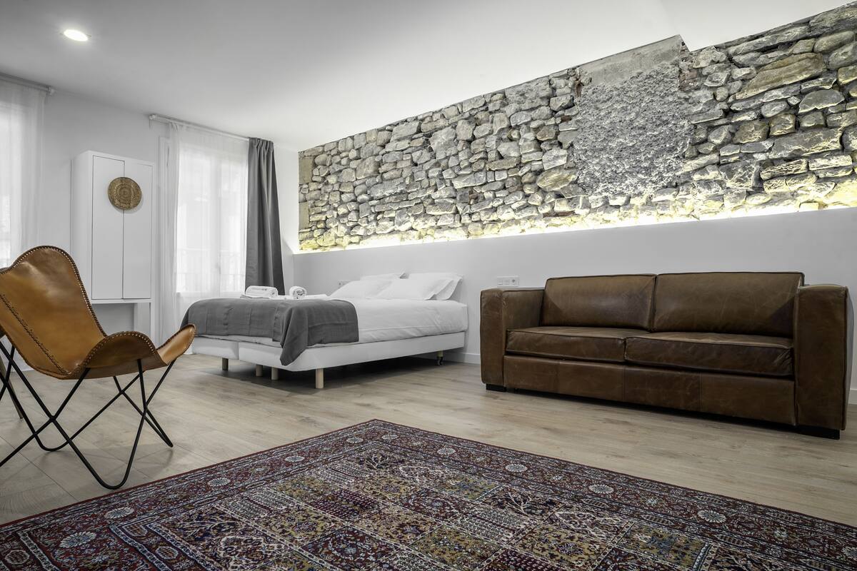 Studio (Zubieta) | 1 bedroom, soundproofing, free cots/infant beds, free WiFi