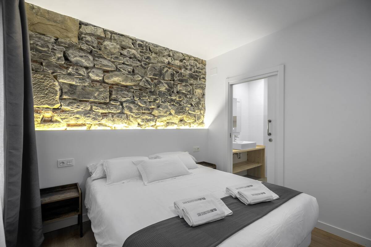 1 bedroom, soundproofing, free cots/infant beds, free WiFi
