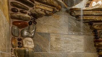 Romantisk dobbeltrom, eget bad, elveutsikt (Olde Rose Suite) | Bad