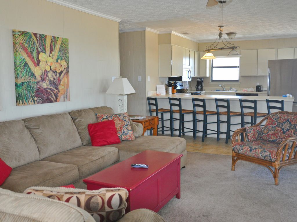 Fabulous ocean front panoramic view screened porch WIFI pet friendly, grilling