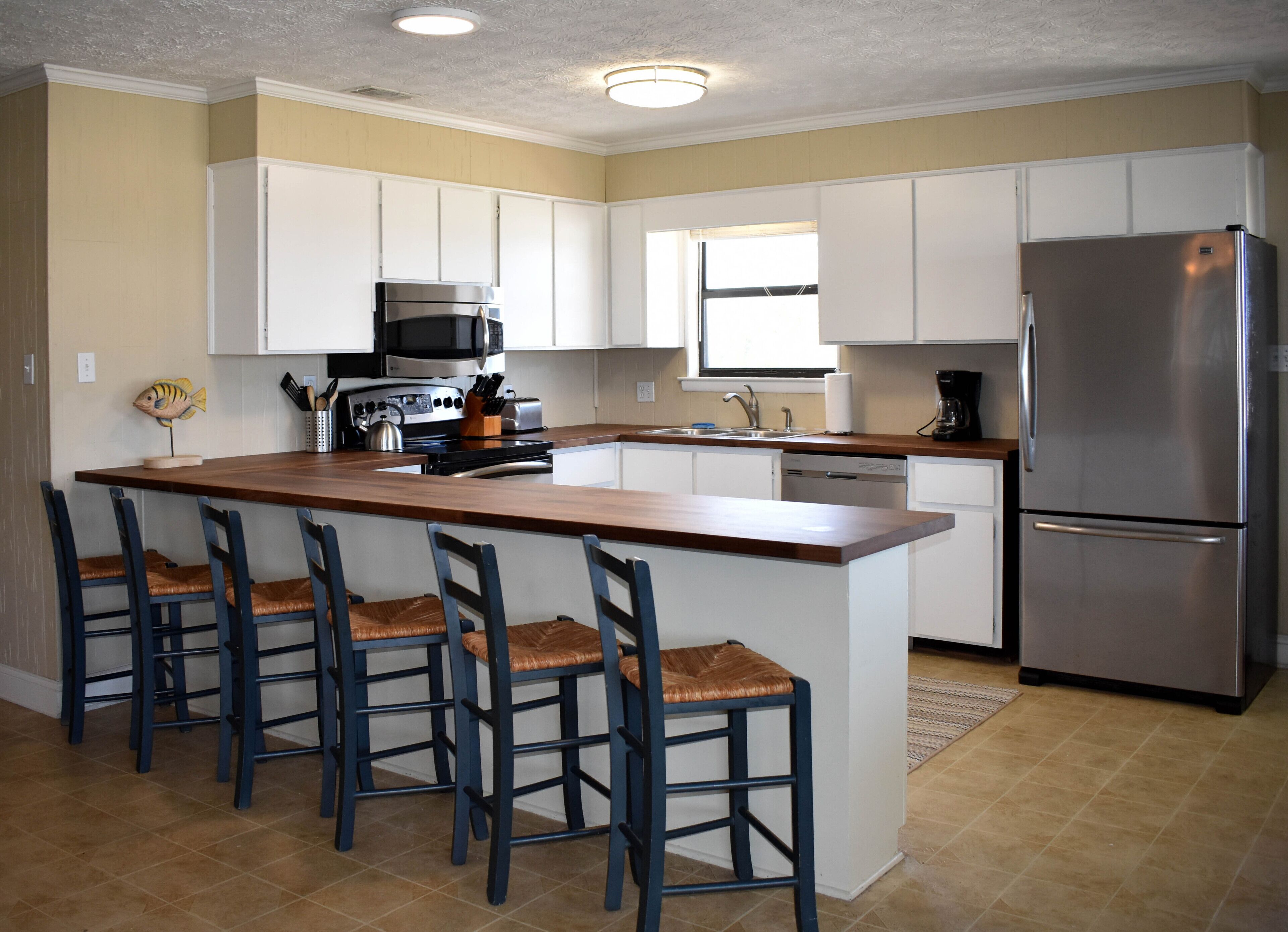 Fabulous ocean front panoramic view screened porch WIFI pet friendly, grilling