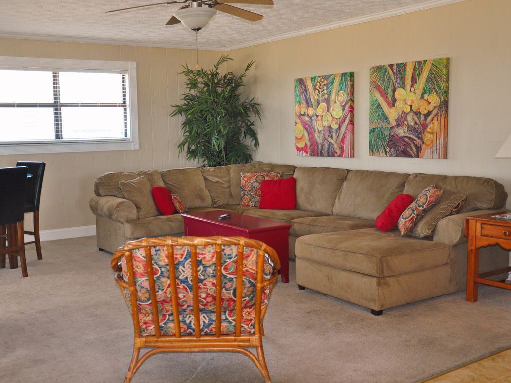 Fabulous ocean front panoramic view screened porch WIFI pet friendly, grilling