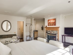 Romantic Double Room, Ensuite (King Spa Suite)