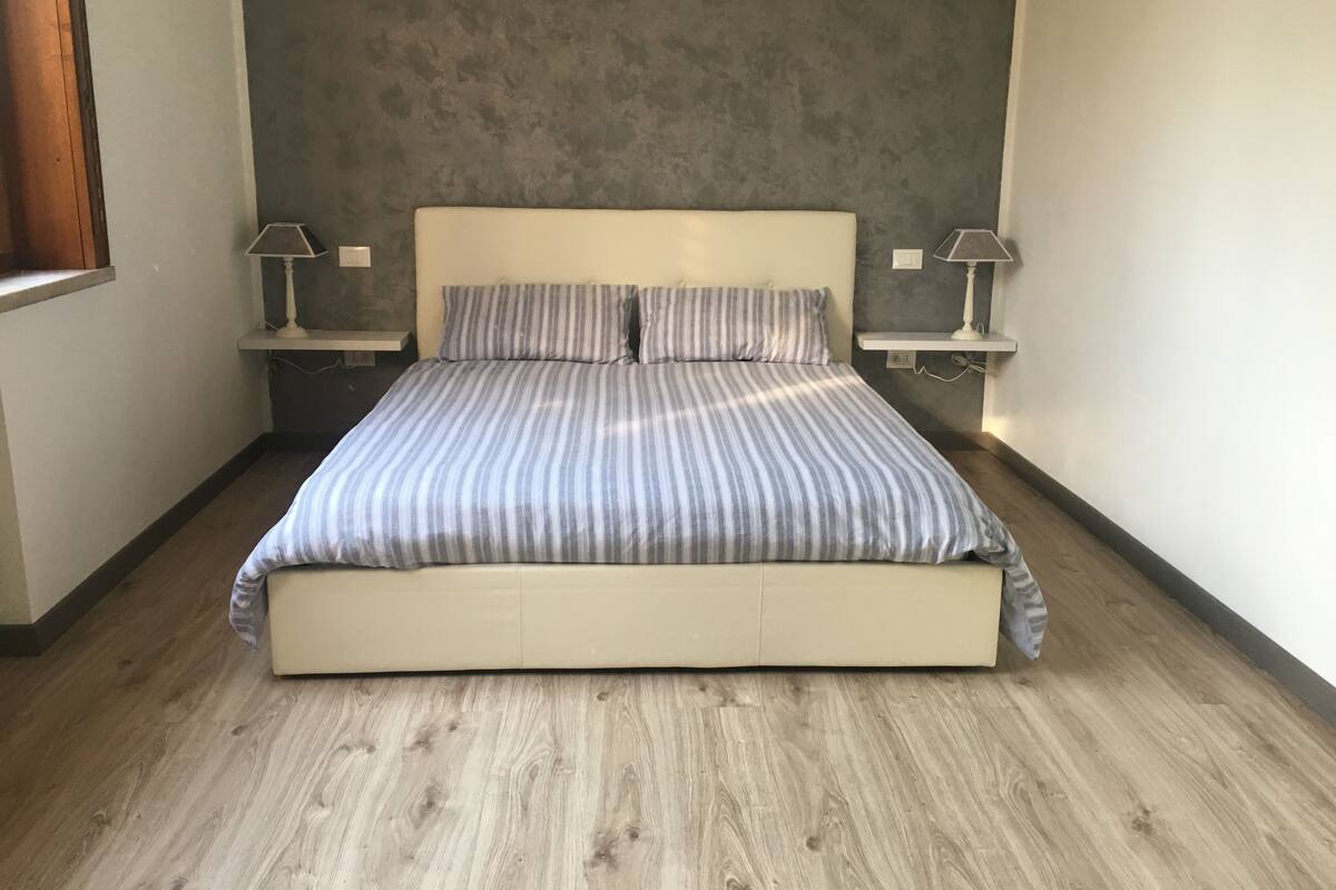 Double Room, 1 Queen Bed, Private Bathroom | Blackout drapes, cribs (surcharge), WiFi (free), bed sheets