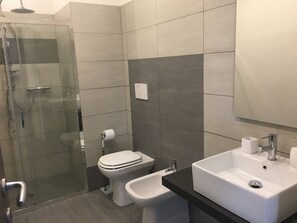 Double Room, 1 Queen Bed, Private Bathroom | Bathroom | Towels - Residenza Guglielmo (Mantua)