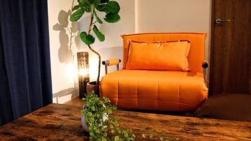 Private Vacation Home | Living room | Flat-screen TV