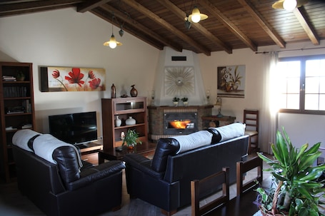 Fireplace. Casa Rural Sierra San Mamede