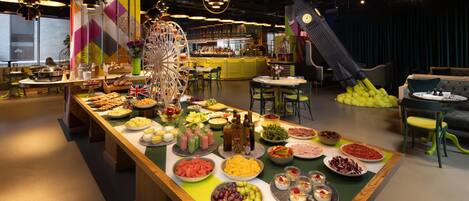 Petit déjeuner buffet servi tous les jours en supplément