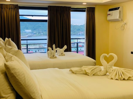 Suite | 1 bedroom, desk, free WiFi