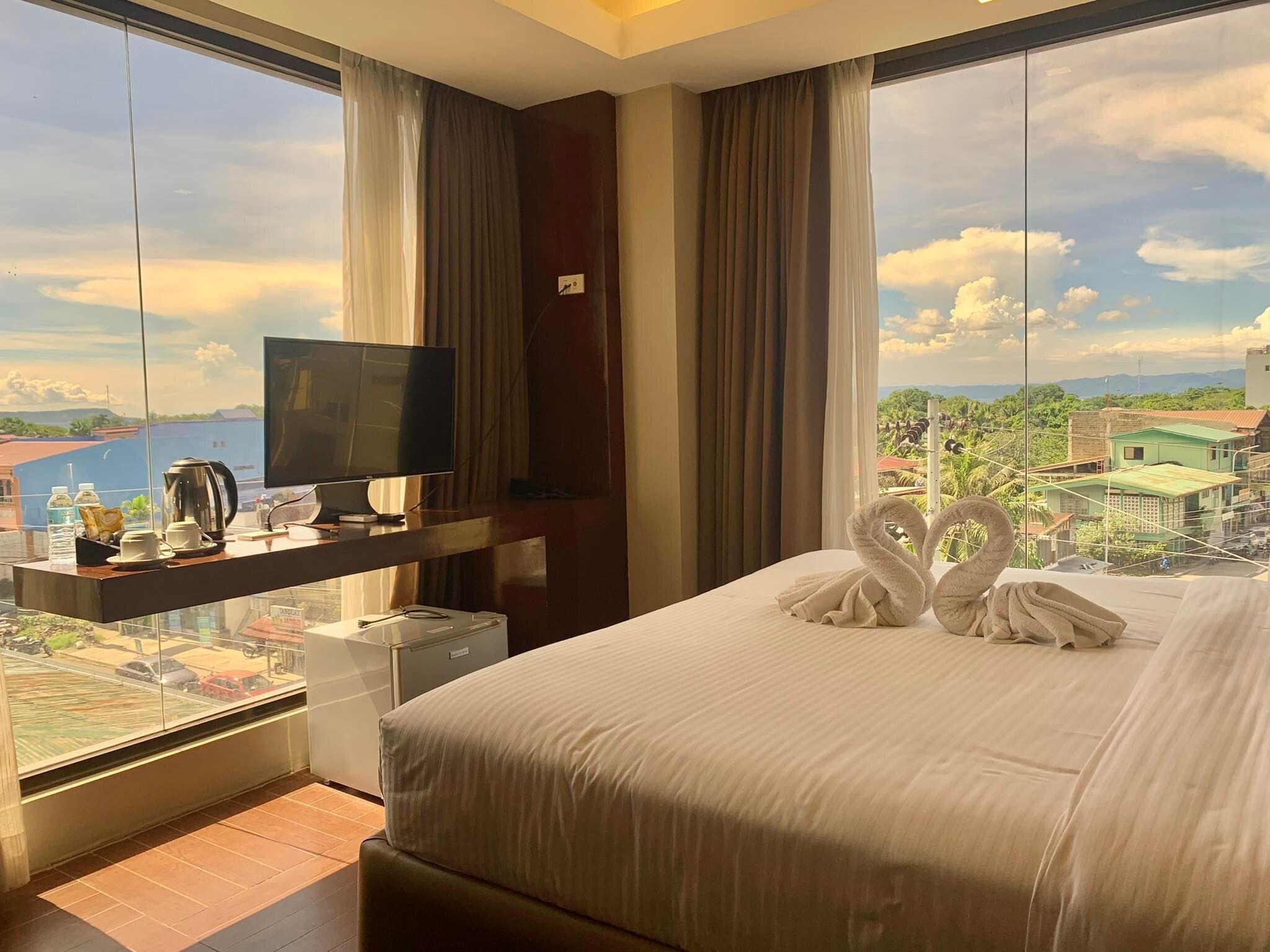 华丽客房 (Front View) | 办公桌、免费 WiFi