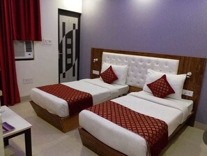 Desk, rollaway beds, free WiFi