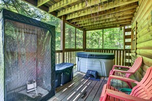 Cabin, 2 Bedrooms | Outdoor spa tub
