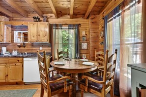 Cabin, 2 phòng ngủ | Khu ăn uống