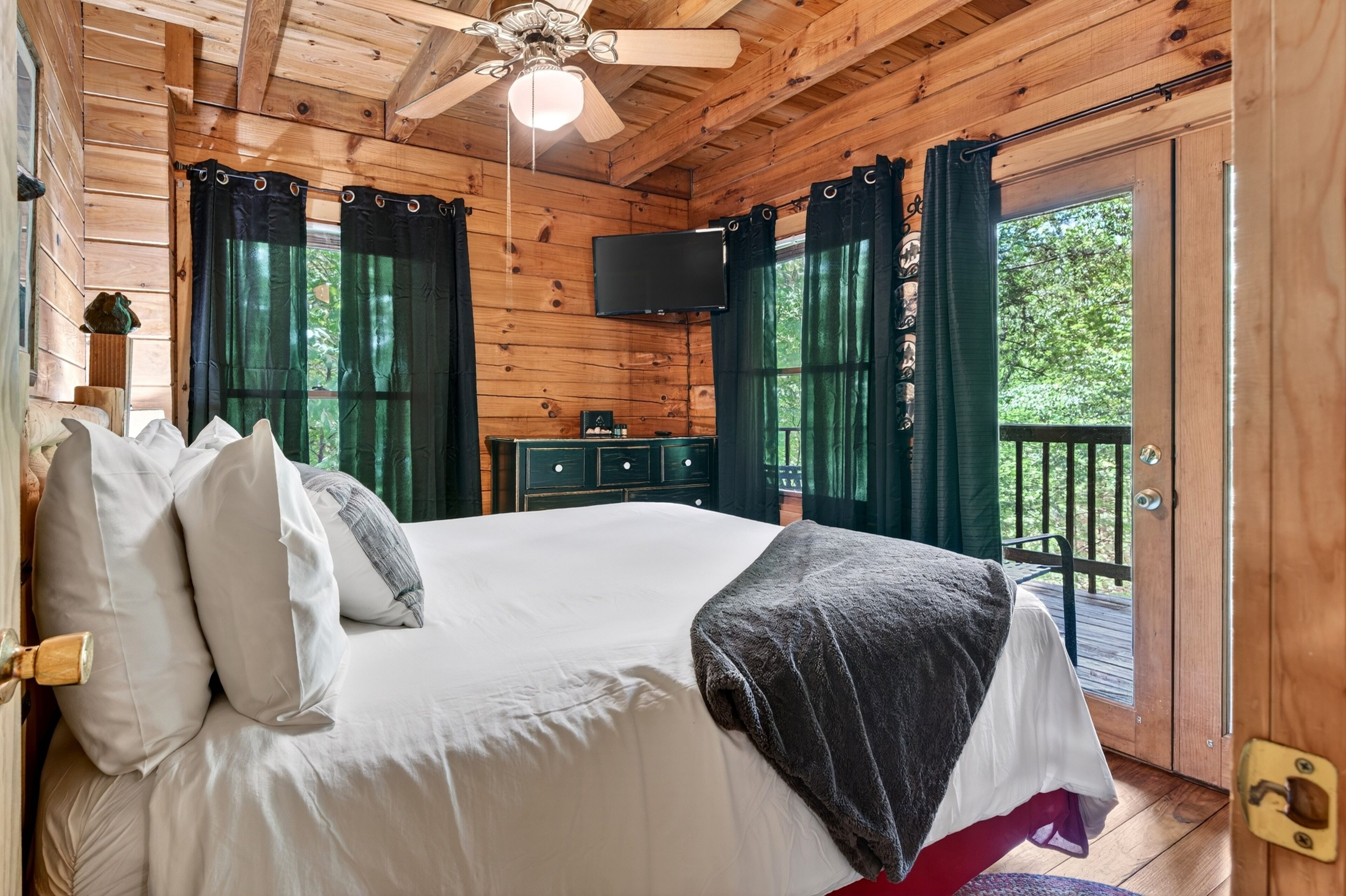 Cabin, 2 Bedrooms | 2 bedrooms, free WiFi, bed sheets