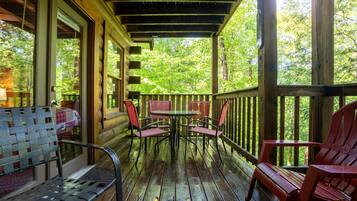 Cabin, 2 Bedrooms | Outdoor dining