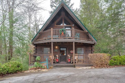 26 Bearfoot Landing 2 Bedroom Cabin by RedAwning