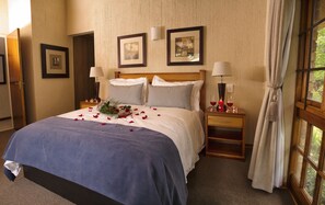 Maison Familiale, 2 chambres, accessible aux personnes à mobilité réduite, non-fumeurs | 2 chambres, coffres-forts dans les chambres, bureau, rideaux occultants