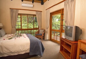 Family House, 2 Bedrooms, Accessible, Non Smoking | 2 bedrooms, in-room safe, desk, blackout drapes - Kruger Park Lodge Unit 252 (Mbombela)