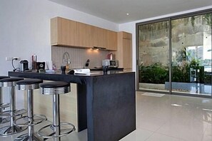 Réfrigérateur, micro-ondes, four, lave-vaisselle