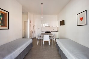 Apartamento Confort, 1 habitación (1297-Bilocale Lu Sule) | Cocina privada | Frigorífico grande, horno, placa de cocina y utensilios de cocina