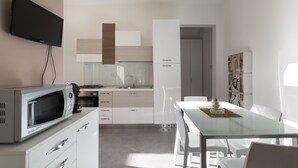 Leilighet – comfort, 1 soverom (1295-Bilocale Aura) | Eget kjøkken | Kjøleskap, ovn, kokeplater og høy barnestol