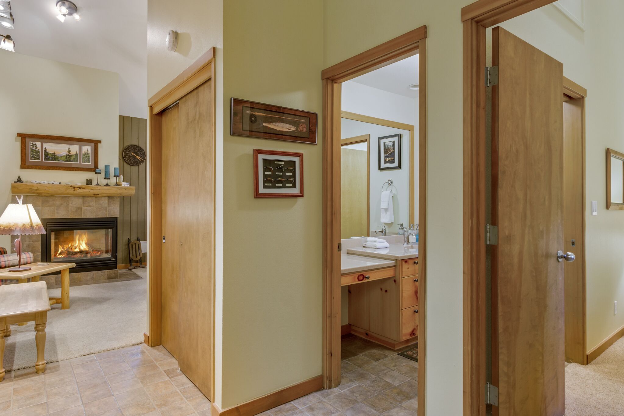 Ski House 255, UpperLevel Condo with Mt. Bachelor Village Amenities