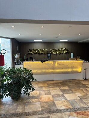 Kios check-in/check-out