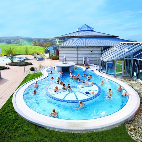 Pool. Land- und Aktivhotel Altmühlaue