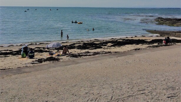 Una playa cerca