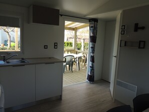 Mobile Home, 2 Bedrooms (Louisiane) | Living area