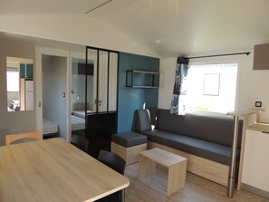 Living room - Camping De La Pree (Prefailles)