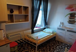 Comfort Double Room, 1 Bedroom, River View | Desk, cots/infant beds, bed sheets - Monteurzimmer Fuchs (Nossen)