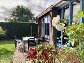 Outdoor dining - 4pers - House w Sauna, Winter garden & fishing pier in front of the Lauwersmeer (Anjum)