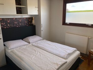 2 bedrooms, Internet - 4pers - House w Sauna, Winter garden & fishing pier in front of the Lauwersmeer (Anjum)