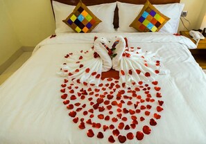 ダブルルーム | デスク、遮光カーテン、防音設備、WiFi (無料)