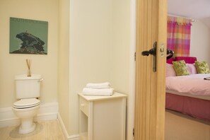 Double or Twin Room (pink spotty jug) | Bathroom - The Outbuildings (Gaerwen)