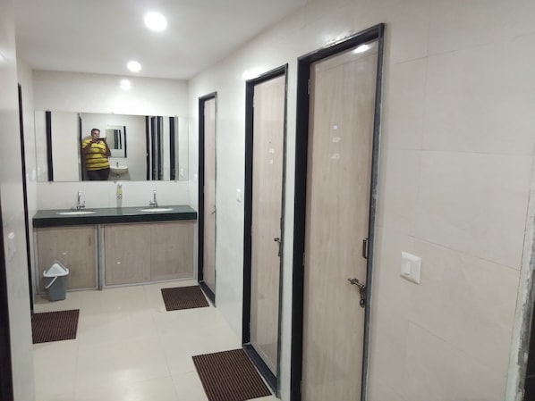 Basic Shared Dormitory, Multiple Beds | Bathroom amenities