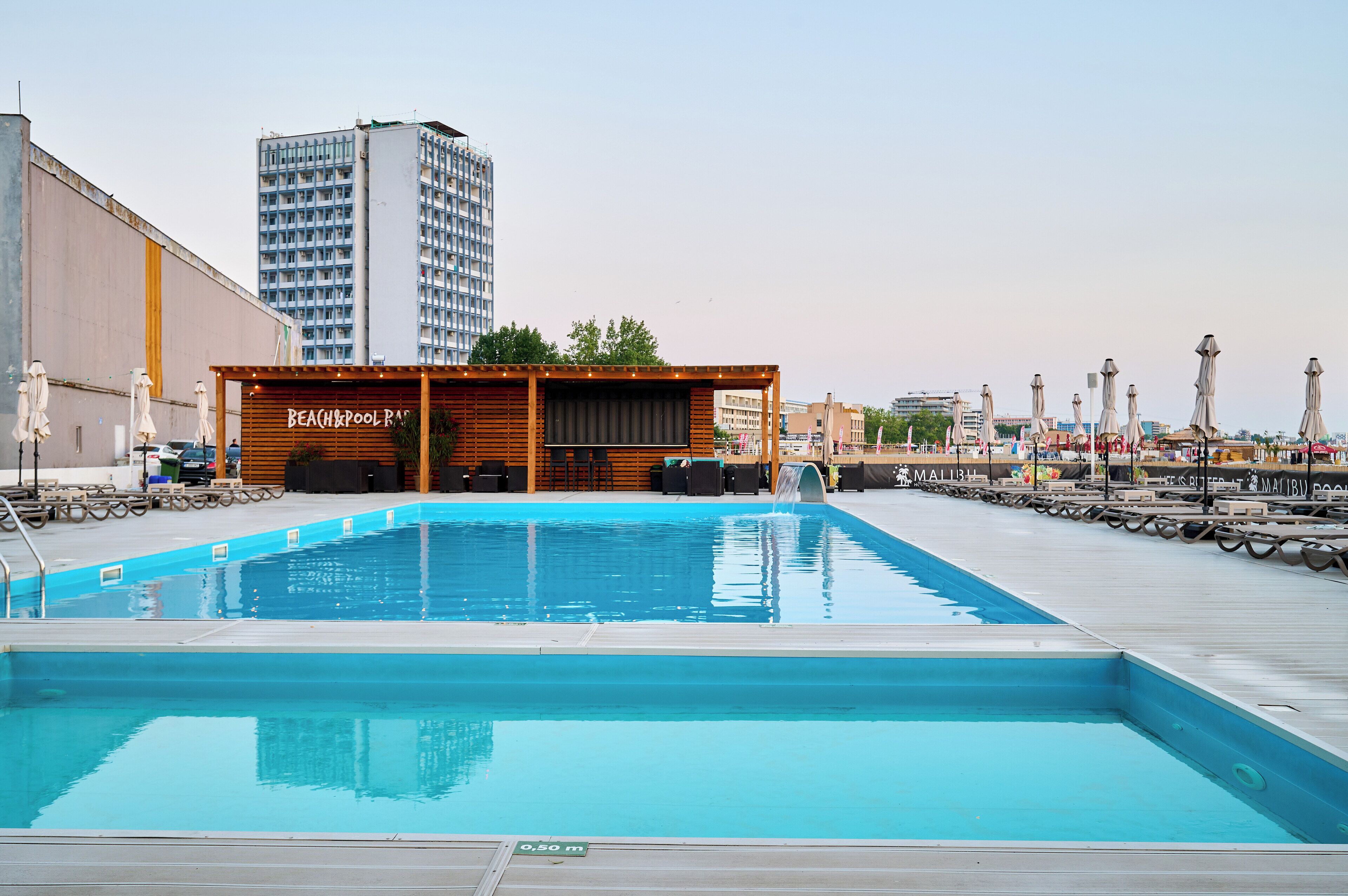 حمّام سباحة خارجي موسمي