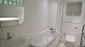 Bathroom - Myshortstay - Cheshire St Brick Lane (London)