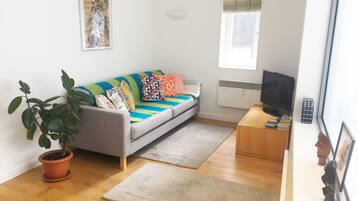 Apartment | Living area | Flat-screen TV