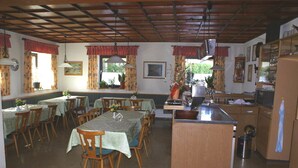 Unclassified image, 2 of 4, button - Gasthaus zur Rose (Windsbach)