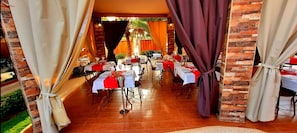 Breakfast, lunch, dinner and brunch served - Hôtel La Belle Etoile & SPA (Mbour)